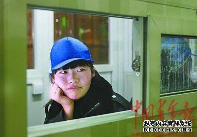 铁路订票网站日点击超10亿次 每天出票200万张